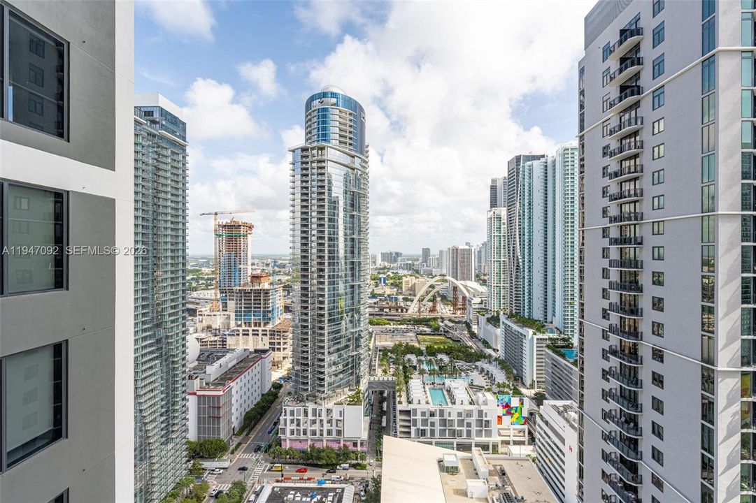 For Sale: $449,900 (1 beds, 1 baths, 679 Square Feet)