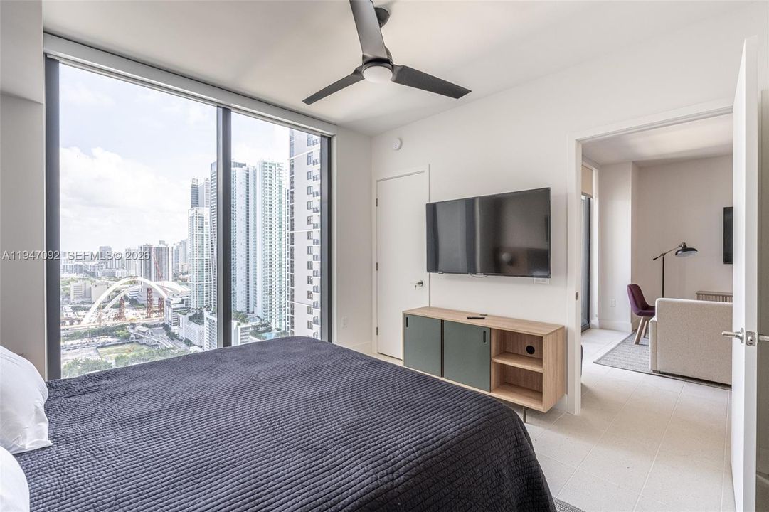 For Sale: $449,900 (1 beds, 1 baths, 679 Square Feet)