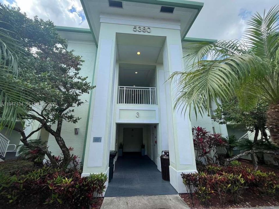 На продажу: $130,000 (0 спален, 1 ванн, 705 Квадратных фут)