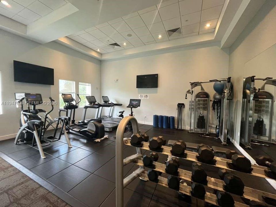 На продажу: $130,000 (0 спален, 1 ванн, 705 Квадратных фут)