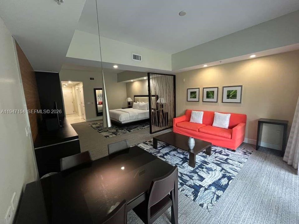 На продажу: $130,000 (0 спален, 1 ванн, 705 Квадратных фут)