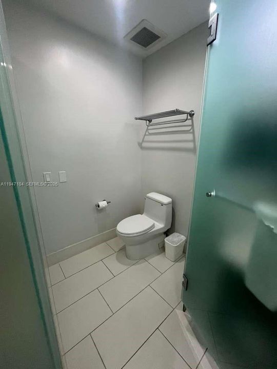 На продажу: $130,000 (0 спален, 1 ванн, 705 Квадратных фут)