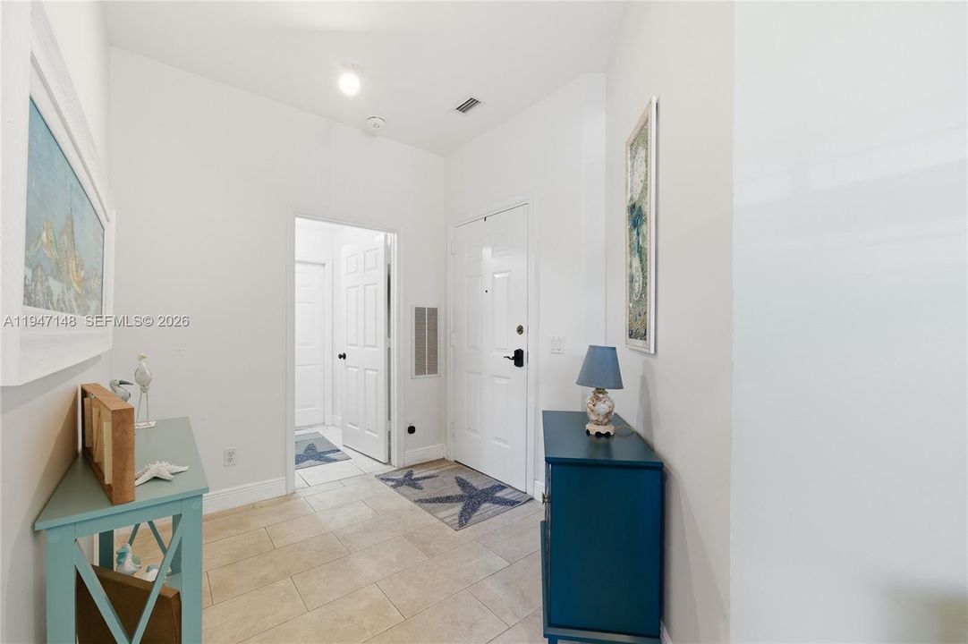 Active With Contract: $399,000 (2 beds, 2 baths, 1253 Square Feet)