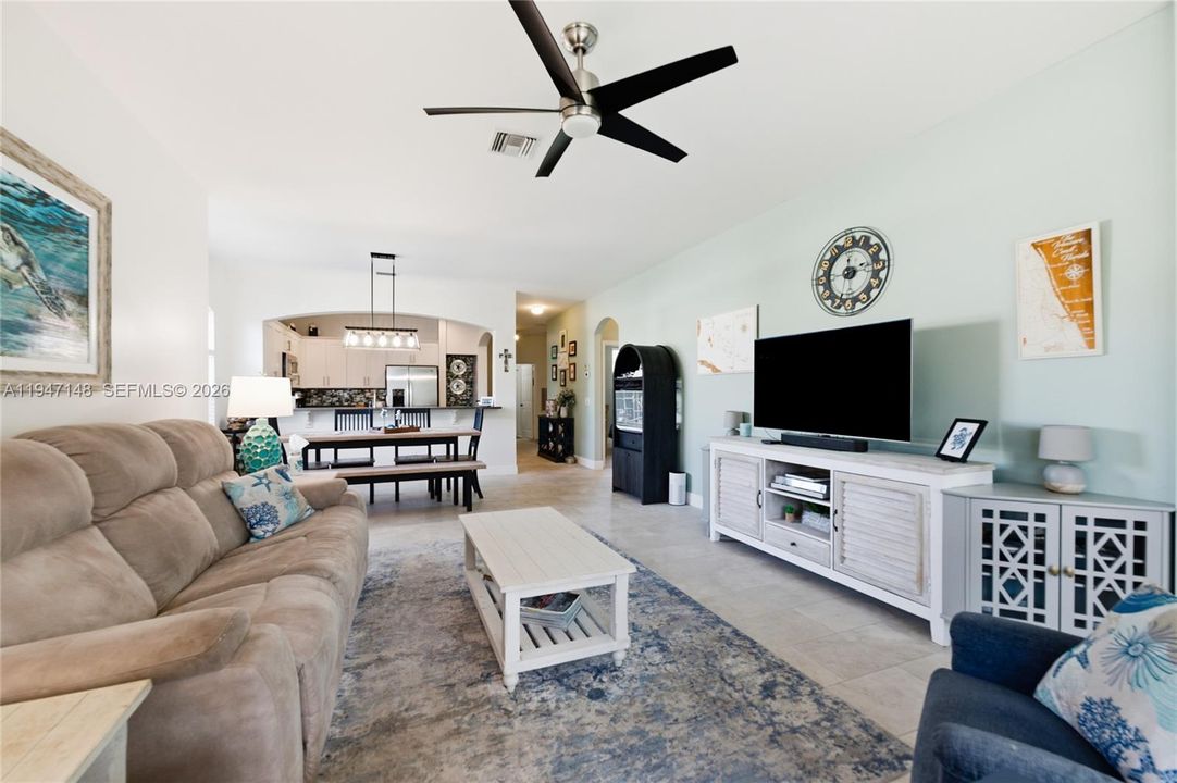 Active With Contract: $399,000 (2 beds, 2 baths, 1253 Square Feet)