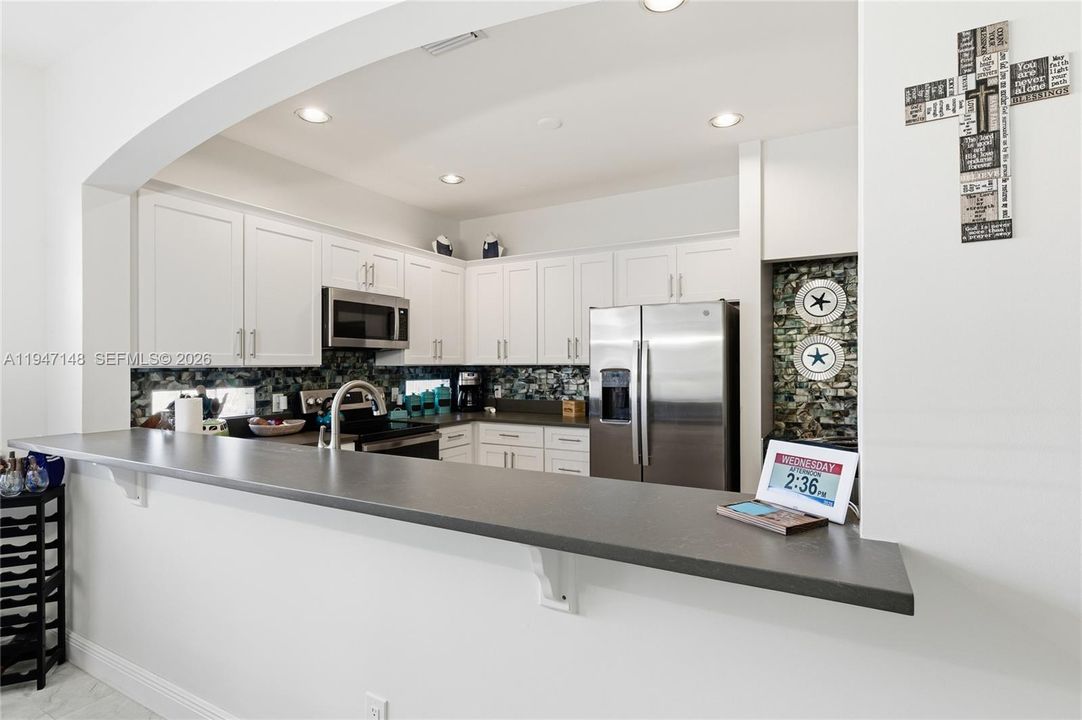 Active With Contract: $399,000 (2 beds, 2 baths, 1253 Square Feet)