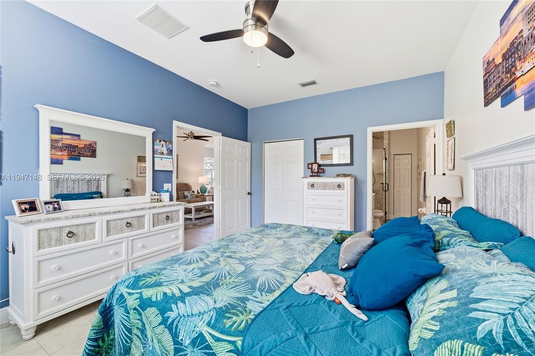 Active With Contract: $399,000 (2 beds, 2 baths, 1253 Square Feet)