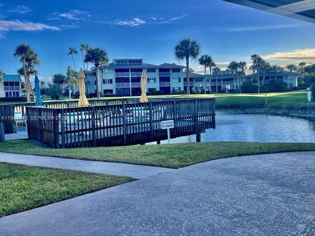 Active With Contract: $399,000 (2 beds, 2 baths, 1253 Square Feet)