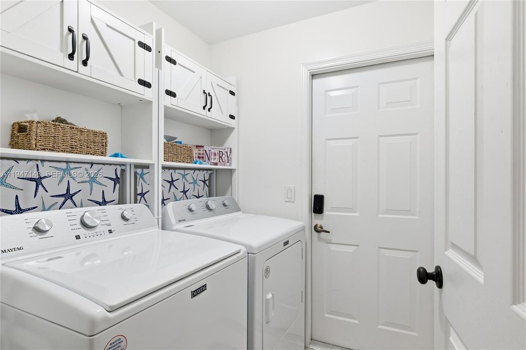 Active With Contract: $399,000 (2 beds, 2 baths, 1253 Square Feet)