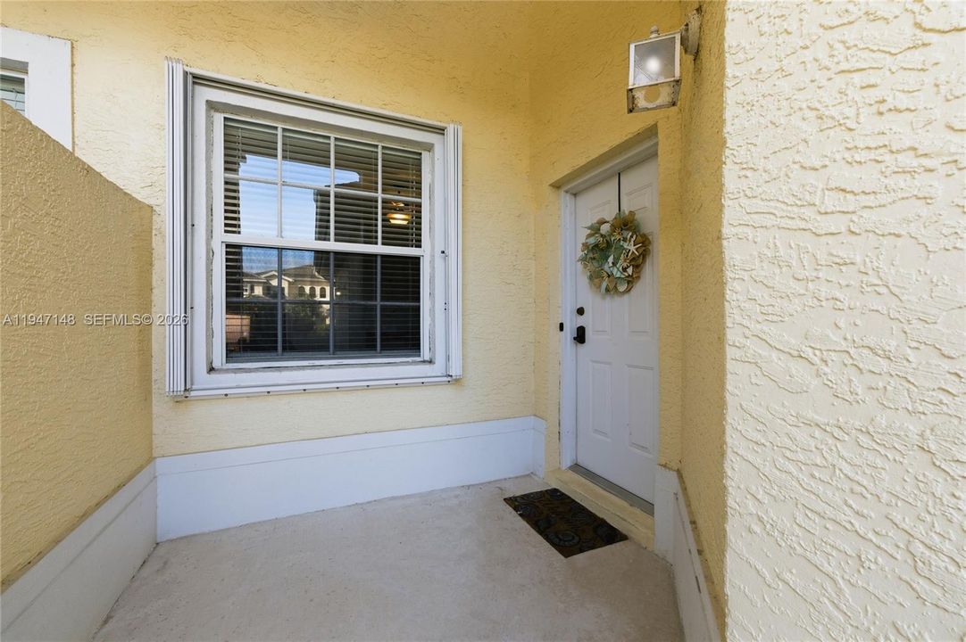 Active With Contract: $399,000 (2 beds, 2 baths, 1253 Square Feet)