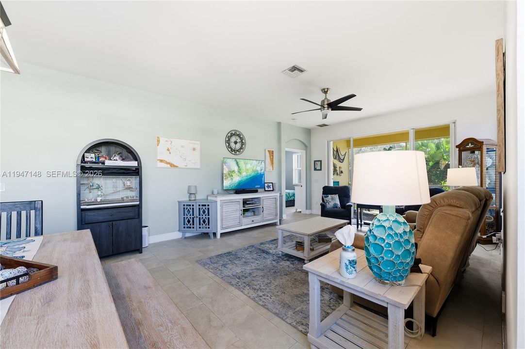 Active With Contract: $399,000 (2 beds, 2 baths, 1253 Square Feet)