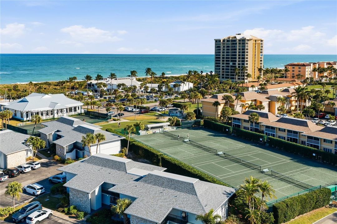 Active With Contract: $399,000 (2 beds, 2 baths, 1253 Square Feet)