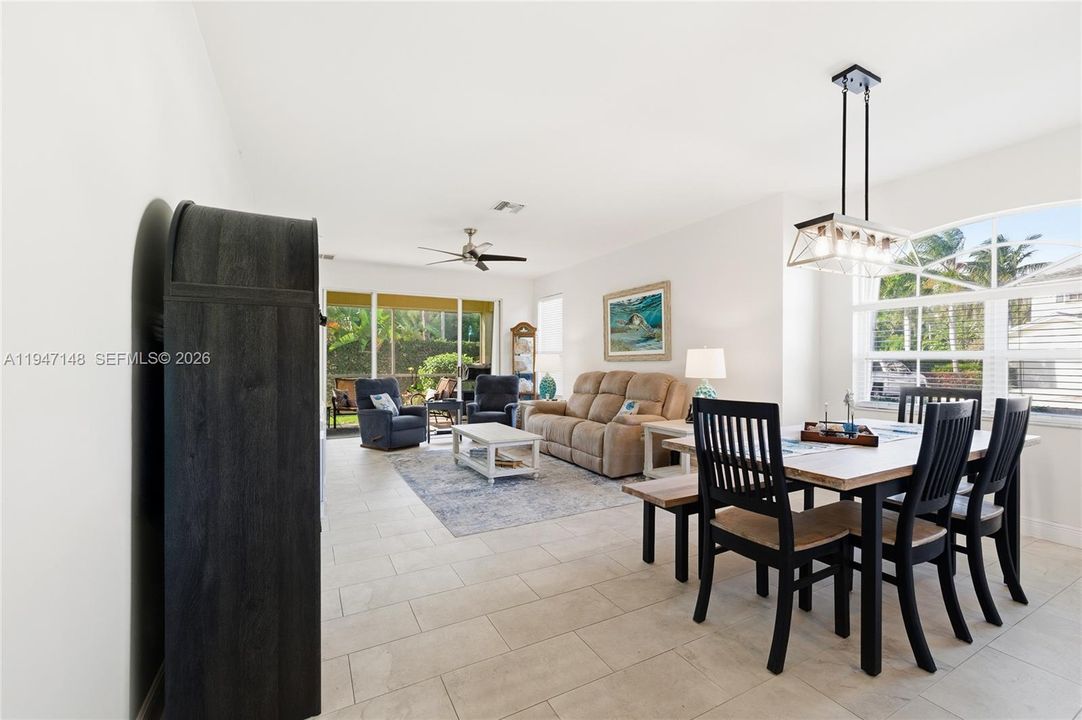 Active With Contract: $399,000 (2 beds, 2 baths, 1253 Square Feet)
