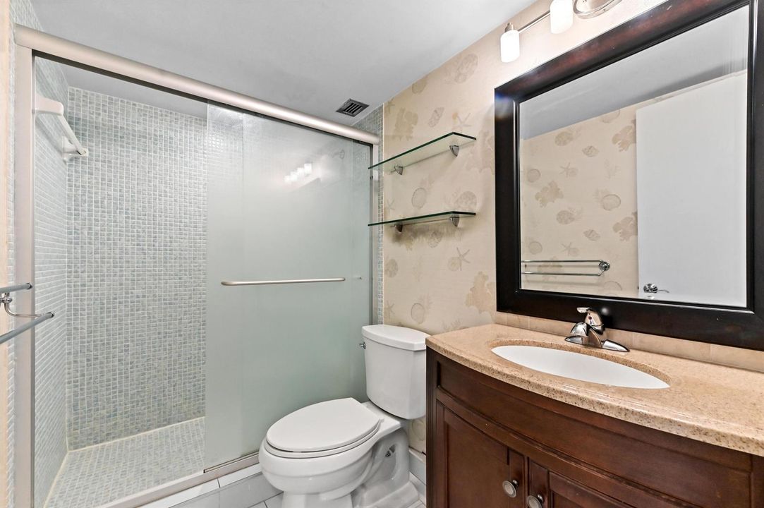 22 bathroom 01