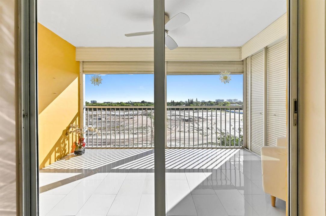 33 balcony 01