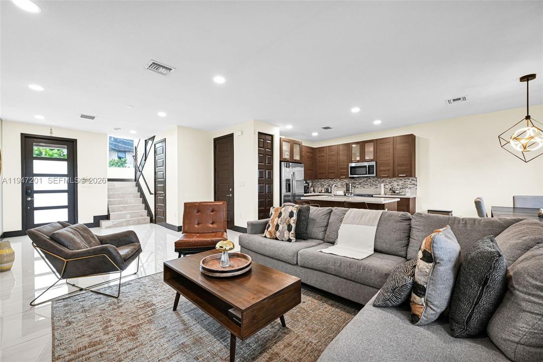 Recently Sold: $599,999 (3 beds, 2 baths, 1588 Square Feet)