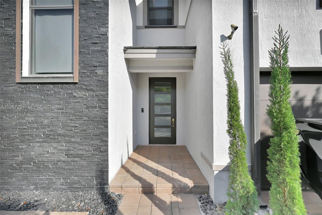 Recently Sold: $599,999 (3 beds, 2 baths, 1588 Square Feet)