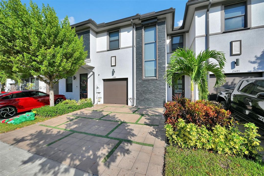 Recently Sold: $599,999 (3 beds, 2 baths, 1588 Square Feet)