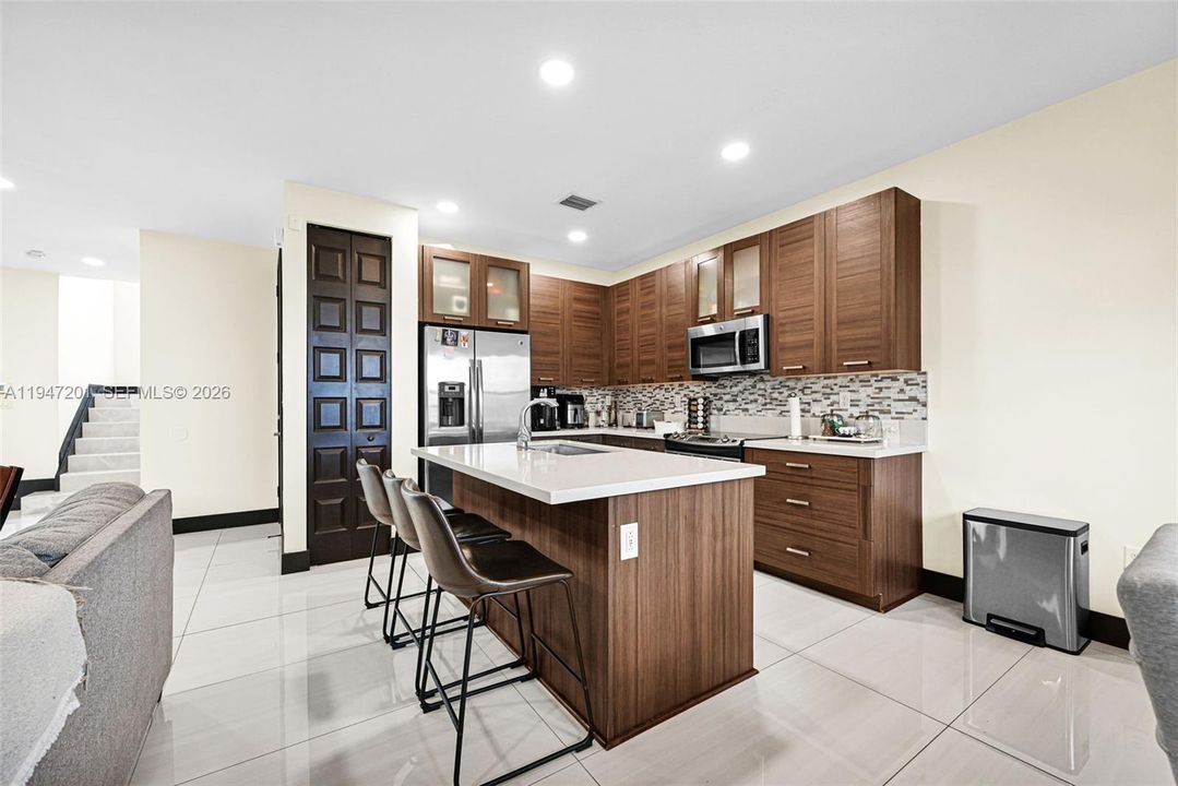 Recently Sold: $599,999 (3 beds, 2 baths, 1588 Square Feet)
