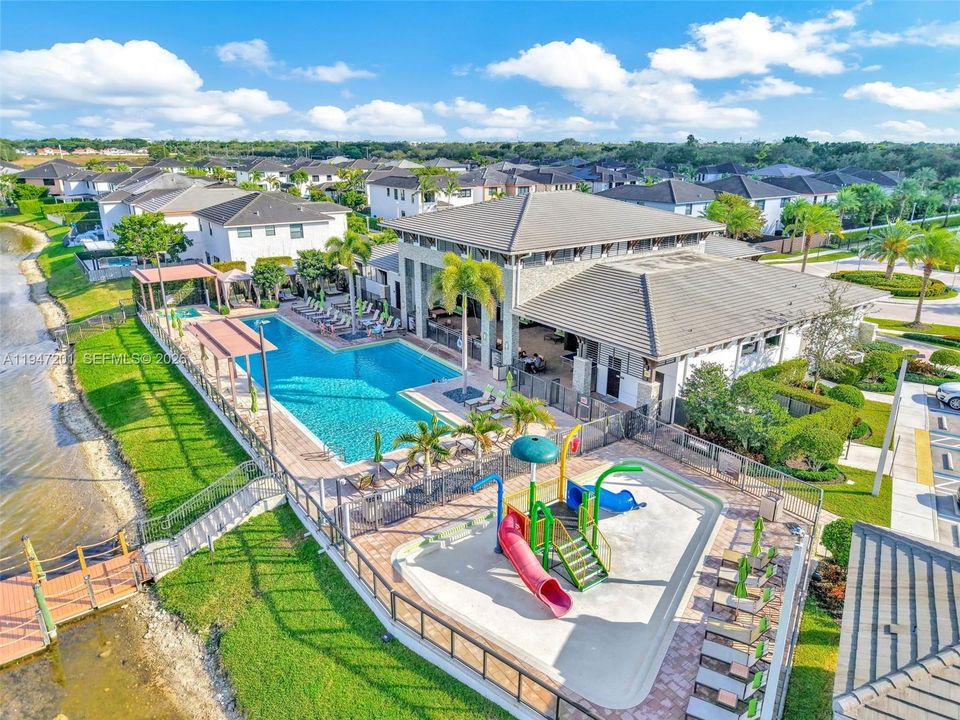 Recently Sold: $599,999 (3 beds, 2 baths, 1588 Square Feet)