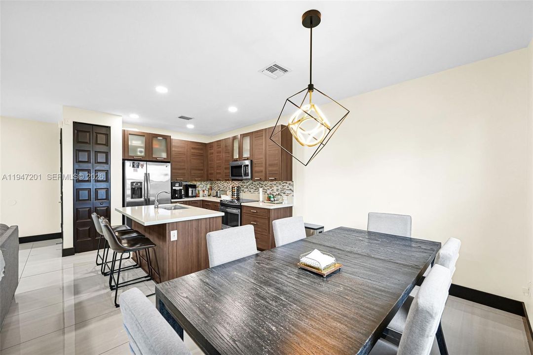 Recently Sold: $599,999 (3 beds, 2 baths, 1588 Square Feet)