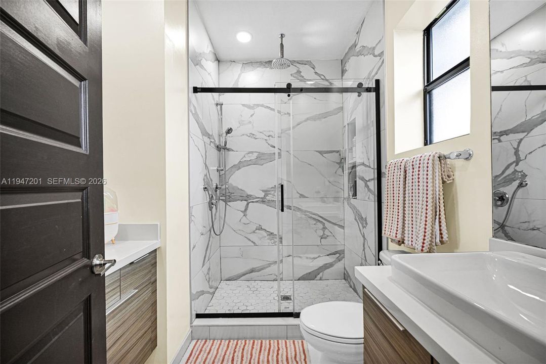 Recently Sold: $599,999 (3 beds, 2 baths, 1588 Square Feet)