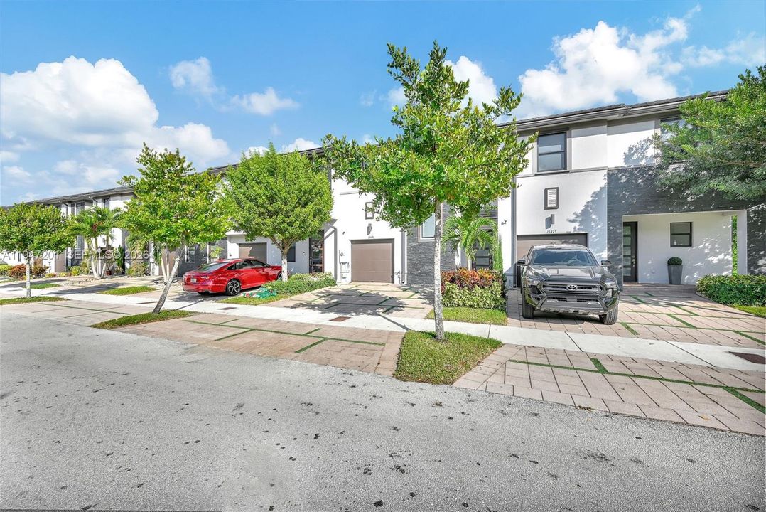 Recently Sold: $599,999 (3 beds, 2 baths, 1588 Square Feet)