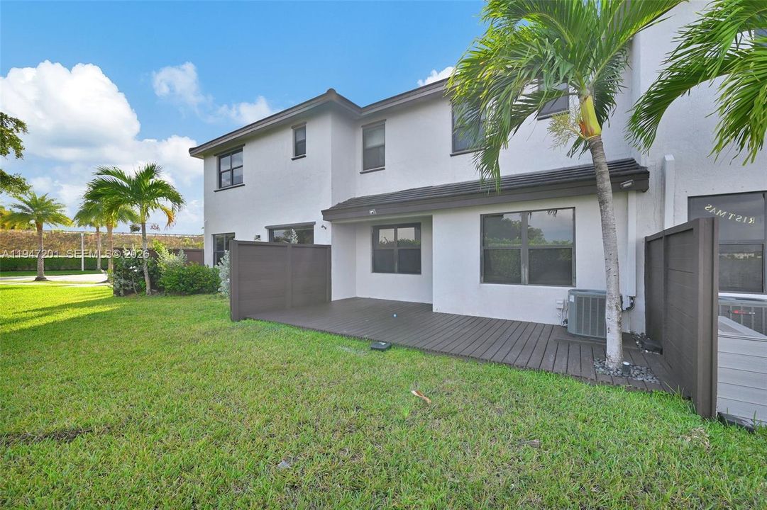 Recently Sold: $599,999 (3 beds, 2 baths, 1588 Square Feet)