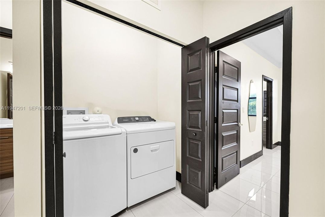 Recently Sold: $599,999 (3 beds, 2 baths, 1588 Square Feet)