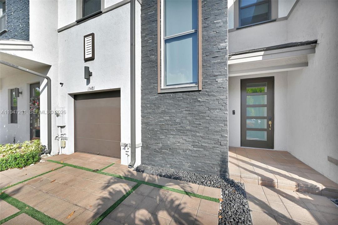 Recently Sold: $599,999 (3 beds, 2 baths, 1588 Square Feet)