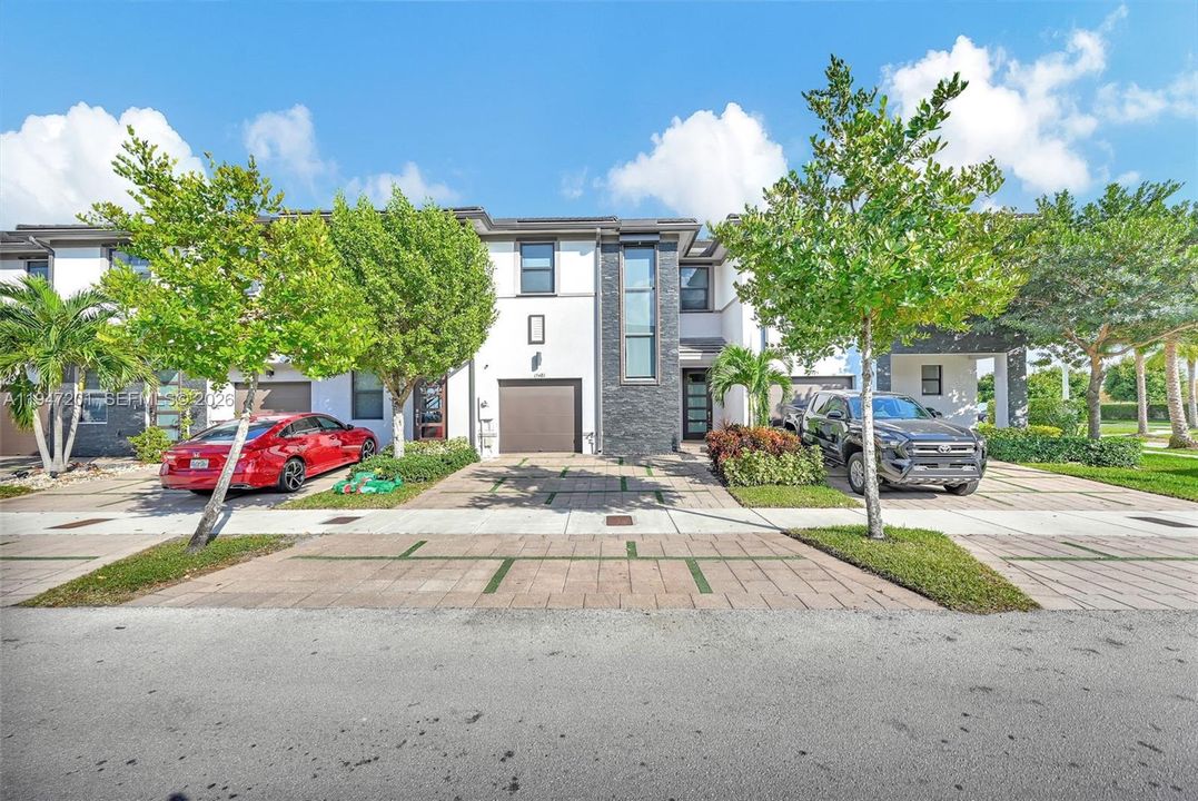 Recently Sold: $599,999 (3 beds, 2 baths, 1588 Square Feet)