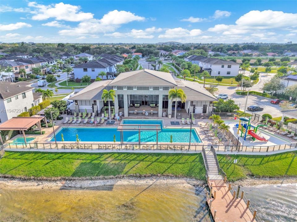 Recently Sold: $599,999 (3 beds, 2 baths, 1588 Square Feet)