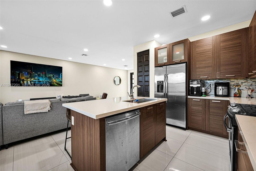 Recently Sold: $599,999 (3 beds, 2 baths, 1588 Square Feet)