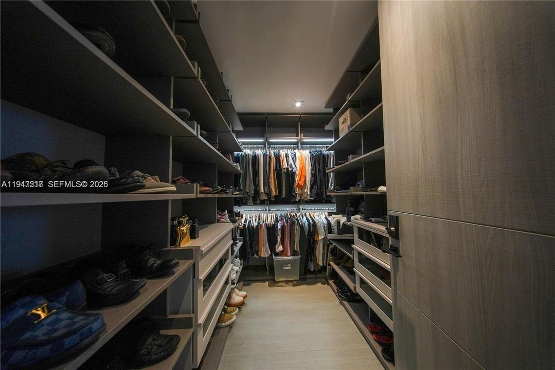 En Renta: $60,000 (5 camas, 5 baños, 4703 Pies cuadrados)