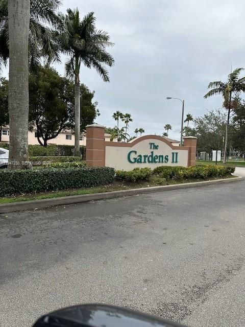 For Sale: $209,900 (2 beds, 2 baths, 815 Square Feet)
