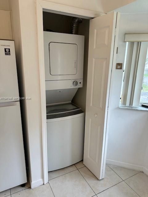 For Sale: $209,900 (2 beds, 2 baths, 815 Square Feet)