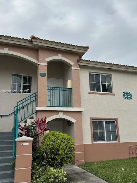 For Sale: $209,900 (2 beds, 2 baths, 815 Square Feet)