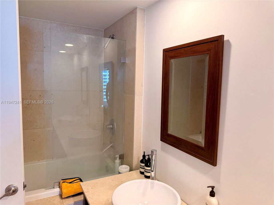 For Sale: $565,000 (1 beds, 1 baths, 816 Square Feet)