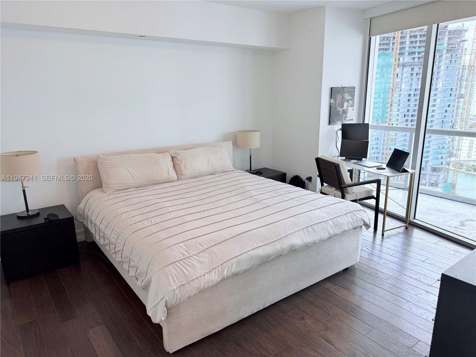 For Sale: $565,000 (1 beds, 1 baths, 816 Square Feet)