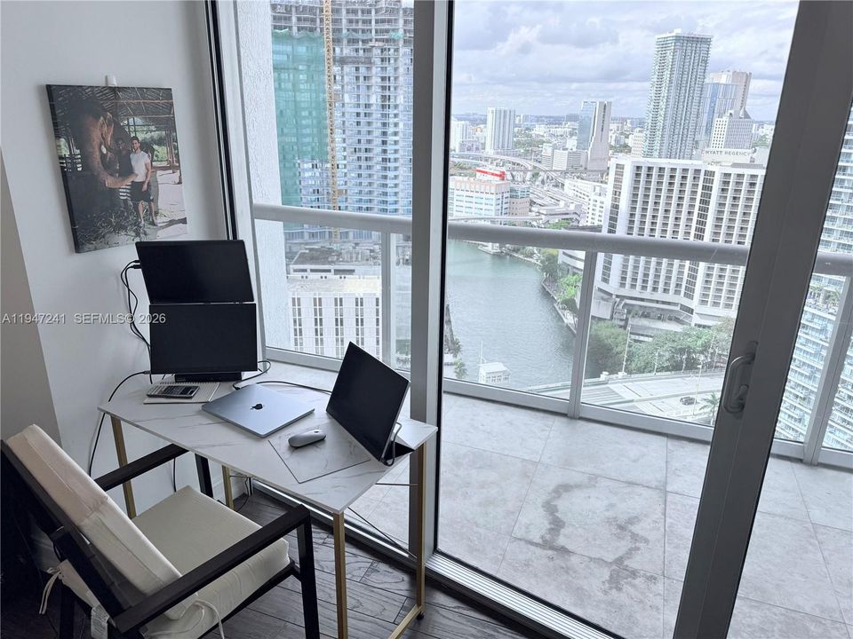 For Sale: $565,000 (1 beds, 1 baths, 816 Square Feet)