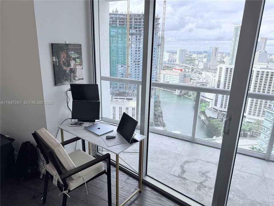 For Sale: $565,000 (1 beds, 1 baths, 816 Square Feet)