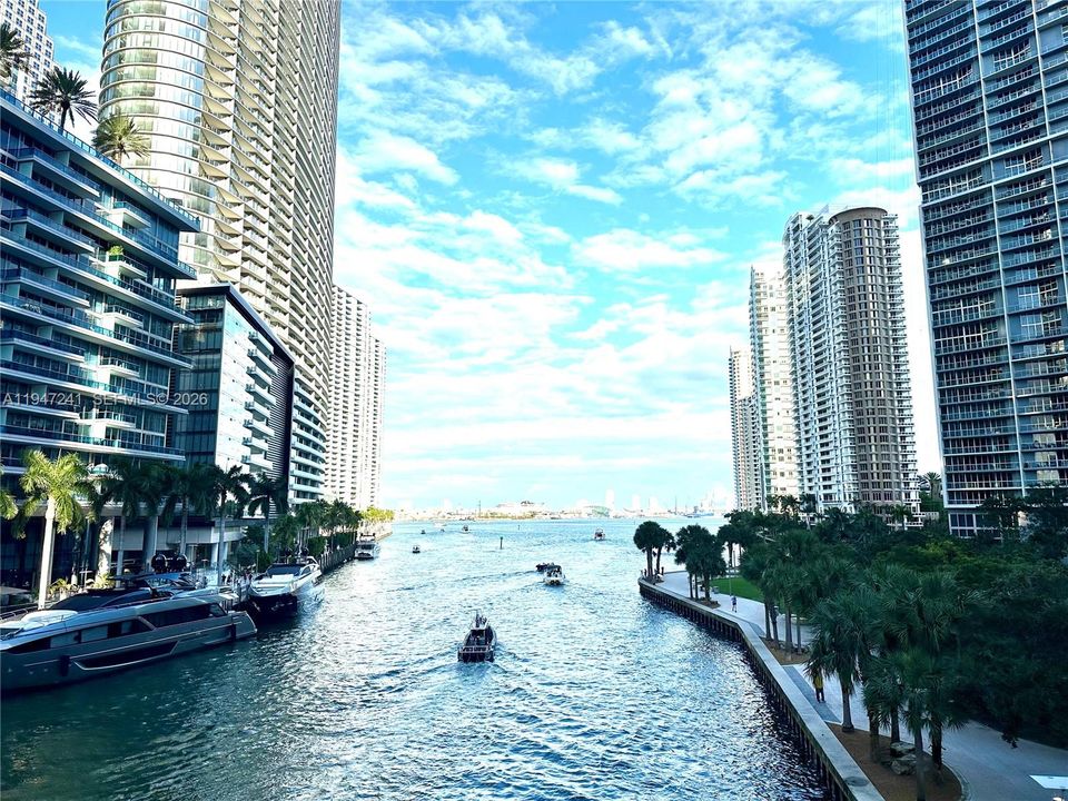 For Sale: $565,000 (1 beds, 1 baths, 816 Square Feet)