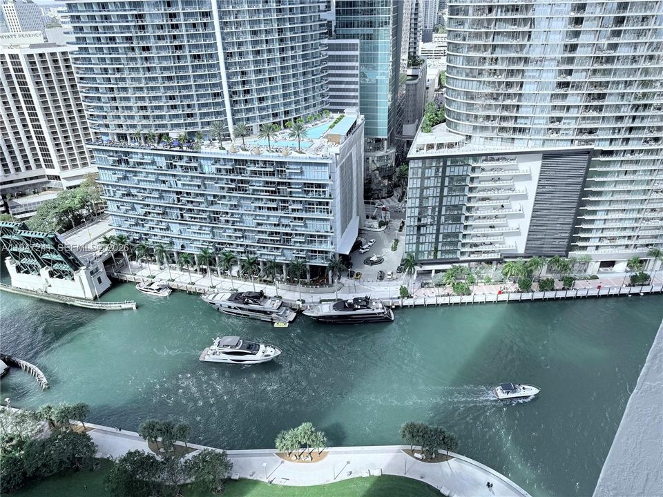 For Sale: $565,000 (1 beds, 1 baths, 816 Square Feet)