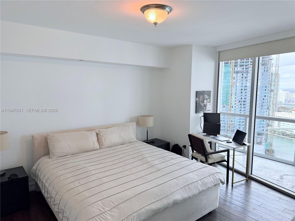 For Sale: $565,000 (1 beds, 1 baths, 816 Square Feet)