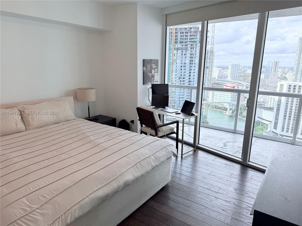 For Sale: $565,000 (1 beds, 1 baths, 816 Square Feet)