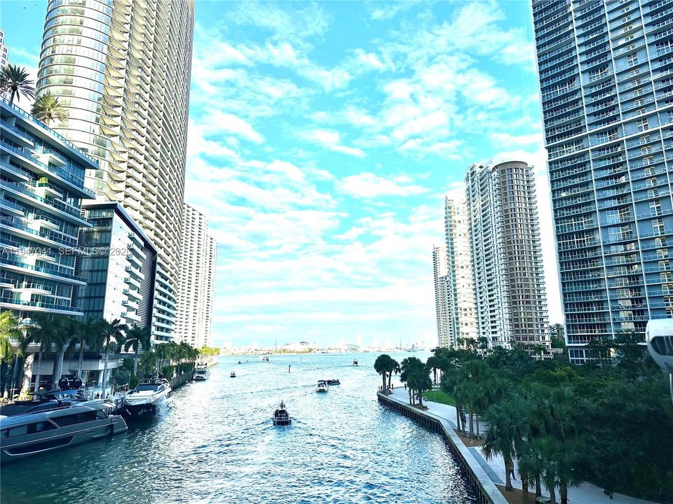 For Sale: $565,000 (1 beds, 1 baths, 816 Square Feet)