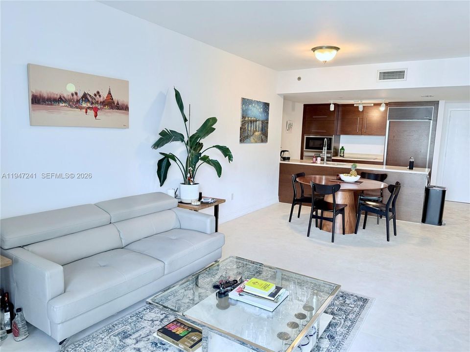 For Sale: $565,000 (1 beds, 1 baths, 816 Square Feet)