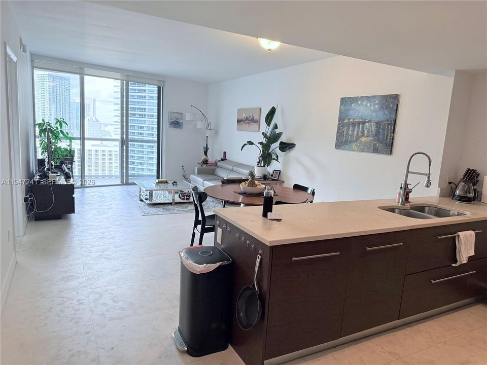 For Sale: $565,000 (1 beds, 1 baths, 816 Square Feet)