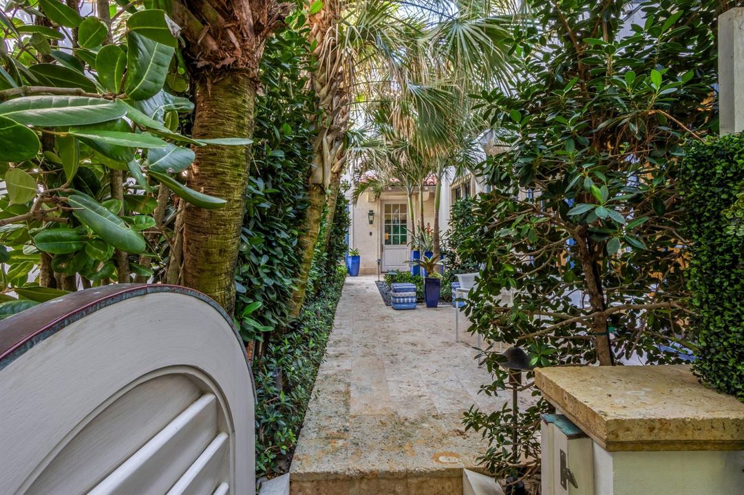 mls_GATEWAY_TO_PATIO_EB