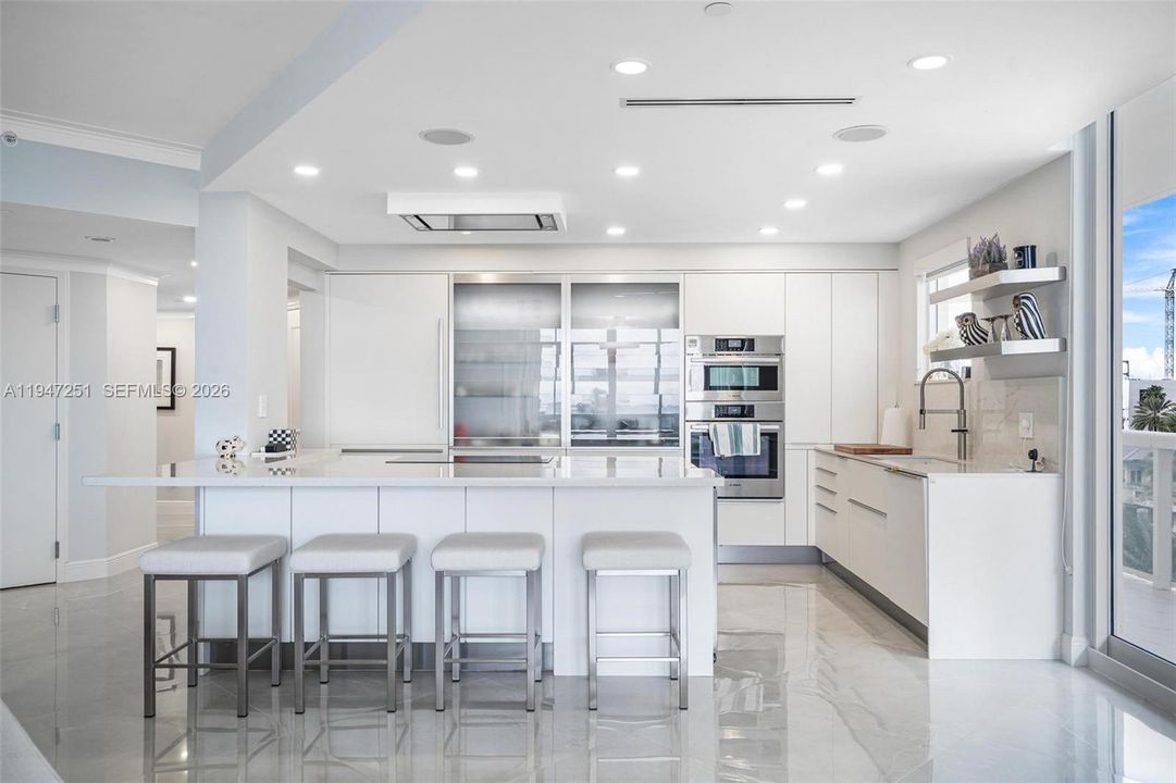 Activo con contrato: $2,500,000 (3 camas, 2 baños, 2210 Pies cuadrados)