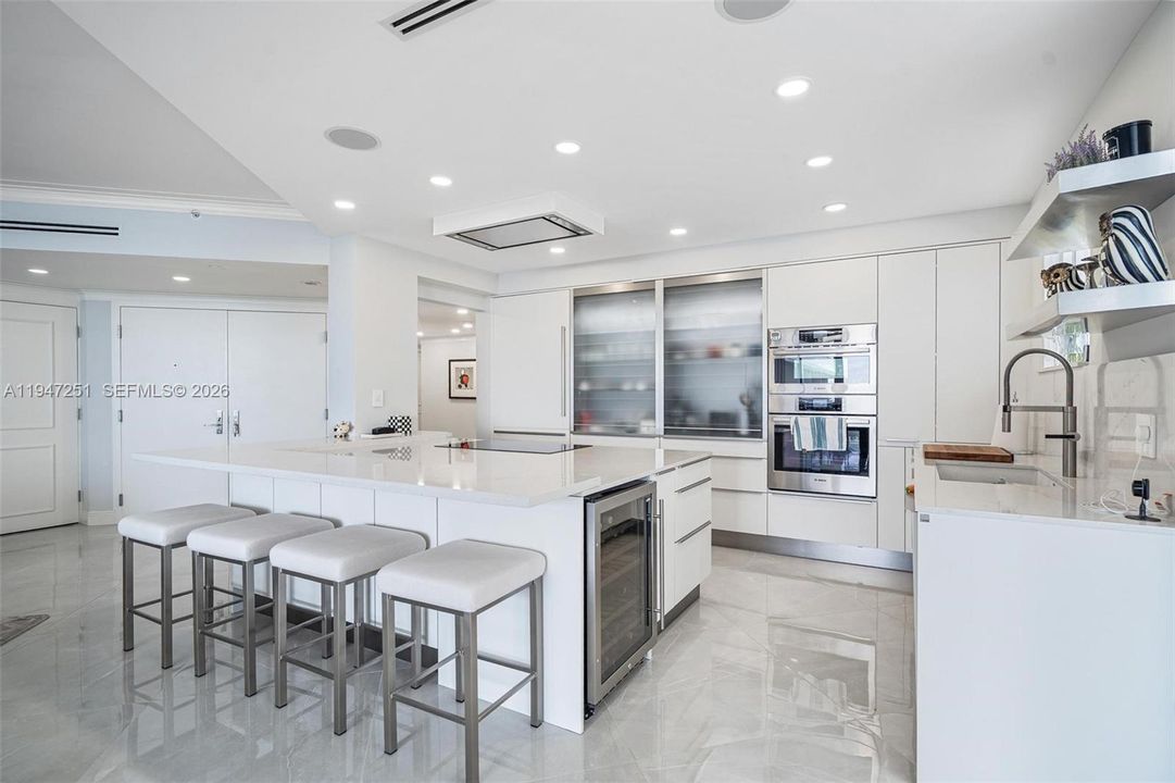 Activo con contrato: $2,500,000 (3 camas, 2 baños, 2210 Pies cuadrados)